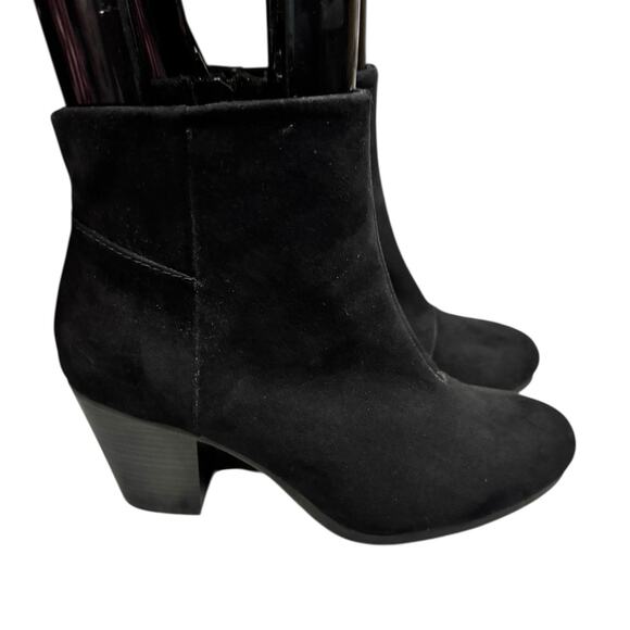 Old Navy Black Suede Round Toe Ankle Booties Women’s Size 9 - Picture 1 of 10